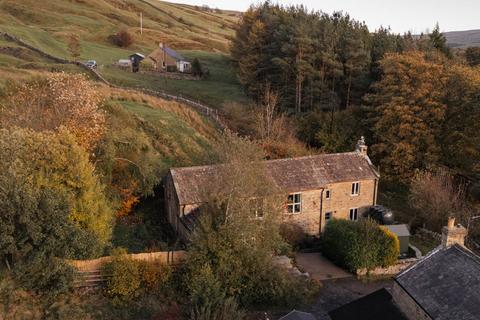 3 bed property, in Barrington Hall, £325,000