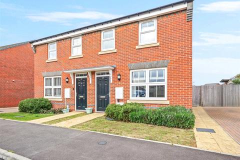 3 bed property, in Cole Street, £375,000