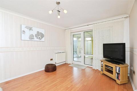 2 bed property, in Seaview Avenue, £250,000