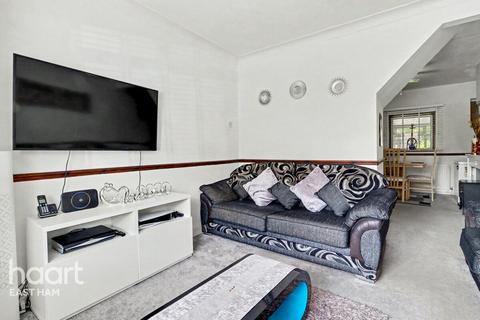 3 bed property, in Stokes Road, £440,000