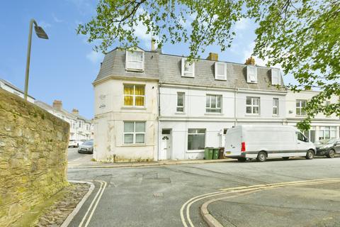 3 bed property, in Regent Street, £120,000