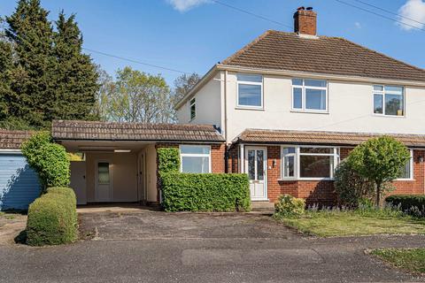 4 bed property, in Hilley Field Lane, £599,000