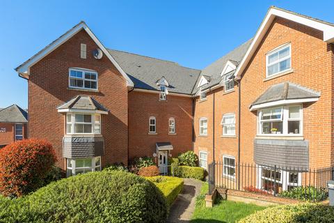 2 bed property, in Gowers Yard, £285,000