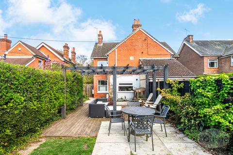 3 bed property, in Main Road, £525,000