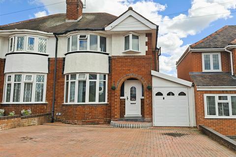 3 bed property, in Olorenshaw Road, £300,000