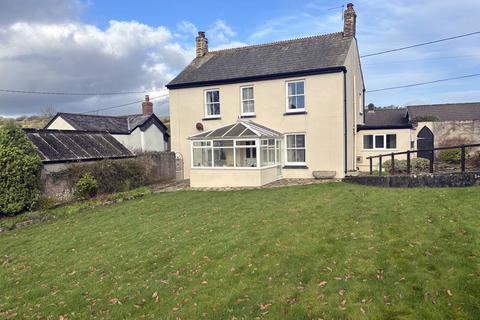 4 bed property, in Bodmin PL30, £475,000