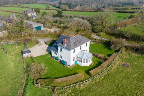 3 bed property, in Middle Taphouse, £490,000