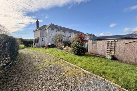 4 bed property, in Pool Hall, £150,000