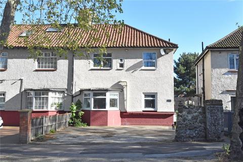 4 bed property, in Macarthur Terrace, £775,000