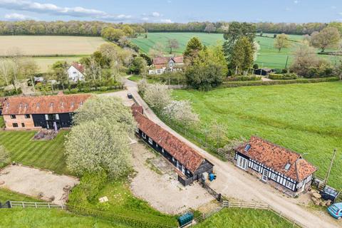 2 bed property, in The Lee, £595,000