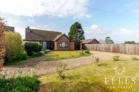3 bed property, in Springfield Crescent, £500,000