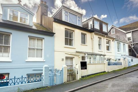 2 bed property, in Fairview Road, £350,000