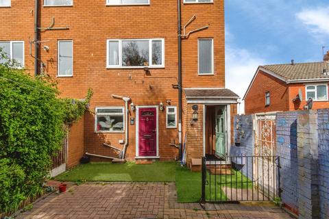 1 bed property, in Sunbeam Drive, £100,000