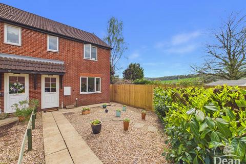 3 bed property, in Grove Park, £275,000