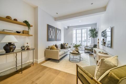 1 bed property, in Lexham Gardens, £675,000