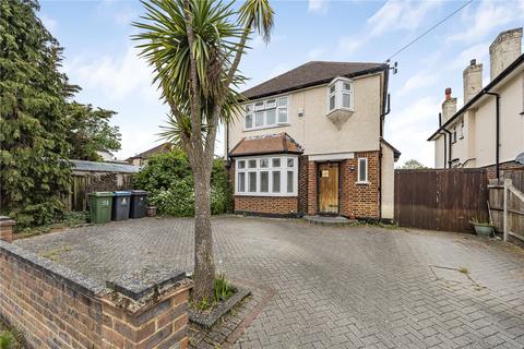 3 bed property, in Avondale Avenue, £915,000