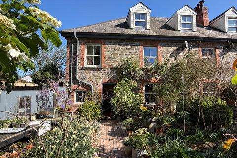 3 bed property, in Grenville Road, £420,000