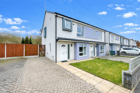 3 bed property, in Essex Road, £240,000