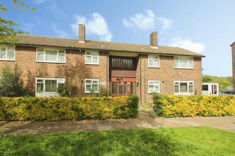 1 bed property, in Sewell Road, £180,000