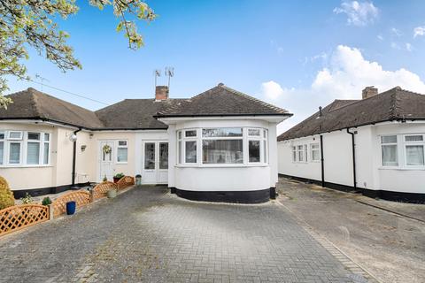2 bed property, in Pavilion Way, £625,000