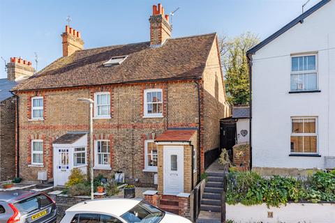 3 bed property, in Wellington Street, £495,000