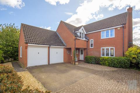 4 bed property, in Gatekeeper Close, £550,000