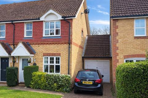 3 bed property, in Dove Close, £350,000