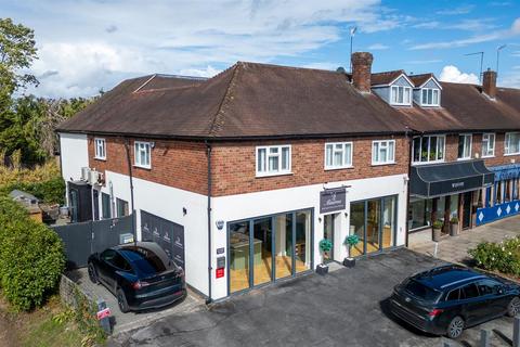 2 bed property, in Main Street, £825,000
