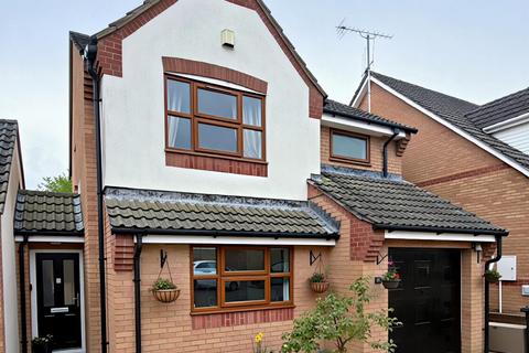 3 bed property, in Blind Lane Close, £399,500