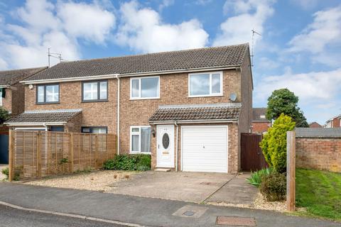 3 bed property, in Perth Road, £250,000