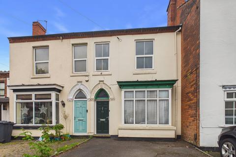 2 bed property, in Green Lanes, £240,000