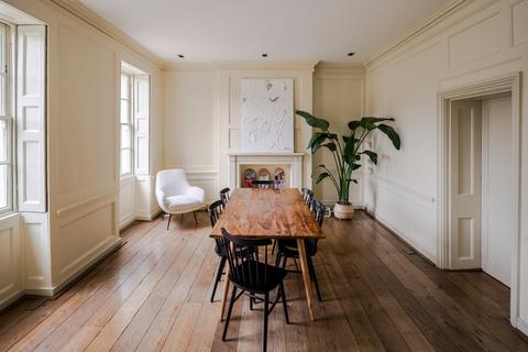 2 bed property, in Charles Square, £995,000