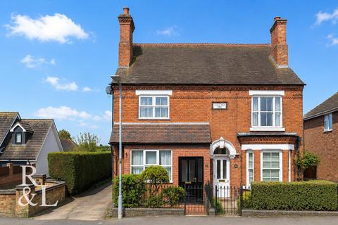 3 bed property, in Lower Packington Road, £375,000