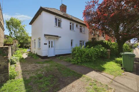 3 bed property, in Eastgate, £235,000