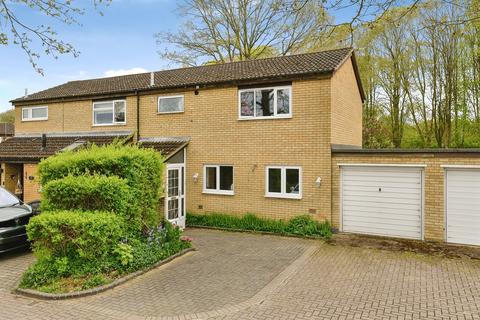 3 bed property, in Blenheim Way, £425,000