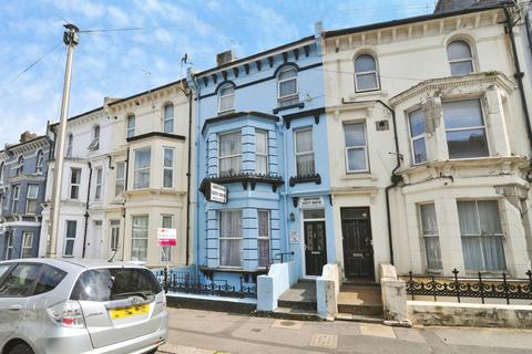 6 bed property, in Cambridge Gardens, £350,000