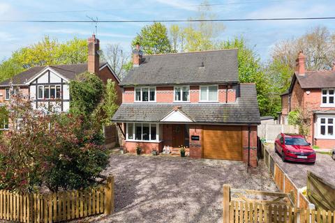 5 bed property, in Sandy Lane, £550,000