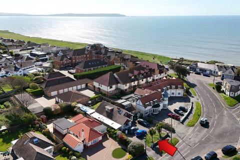 5 bed property, in Barton Court Avenue, £599,950