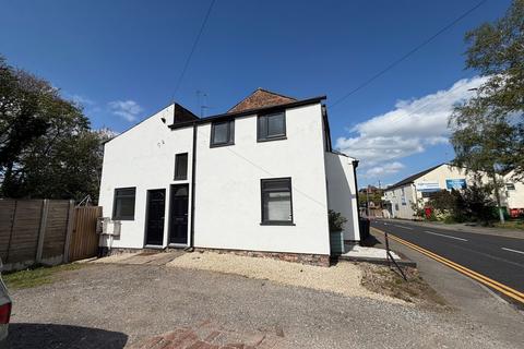 1 bed property, in Runcorn Road, £160,000