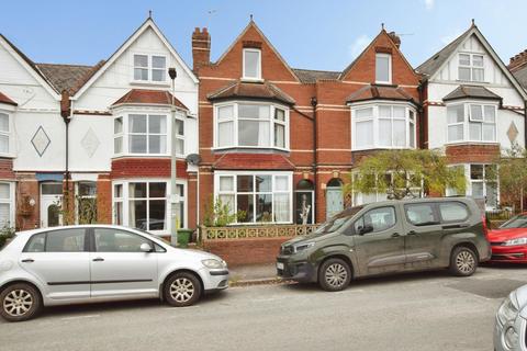 5 bed property, in Barnardo Road, £475,000
