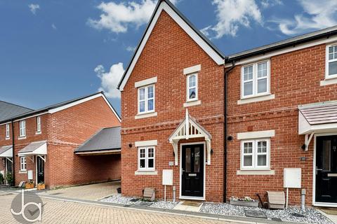 2 bed property, in Llama Close, £280,000