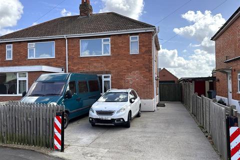 3 bed property, in Marsh Lane, £240,000