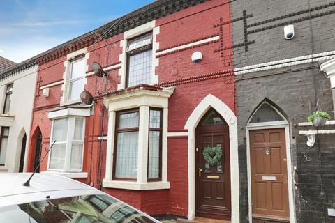 2 bed property, in Suffield Road, £115,000