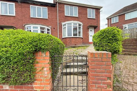 3 bed property, in Hillside Gardens, £160,000