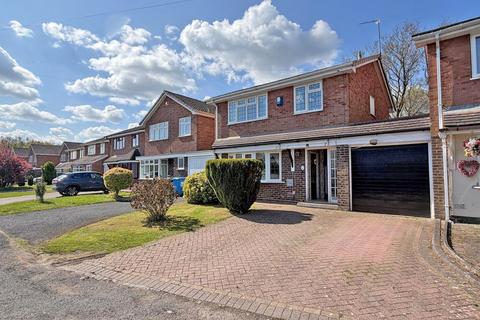 4 bed property, in Kestrel Way, £350,000