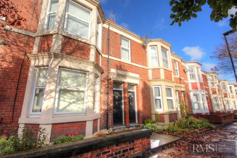 3 bed property, in Helmsley Road, £225,000