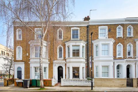 3 bed property, in Dalyell Road, £900,000