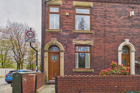 2 bed property, in Fraser Street, £225,000