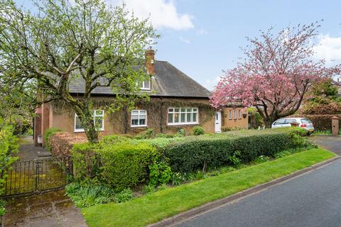 2 bed property, in Robin Hood Lane, £499,950