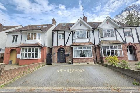 4 bed property, in Old Bedford Road, £600,000